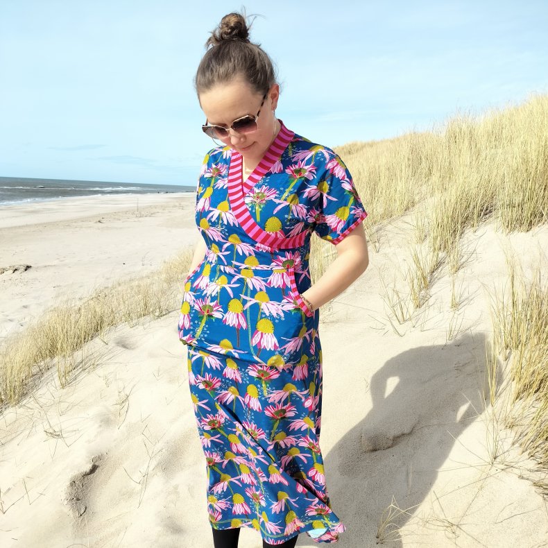 Kimono-kjole med purpusolhat