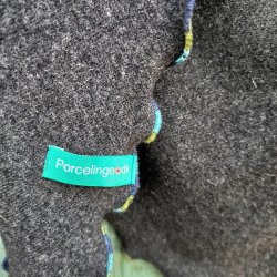 M�rk gr� meleret Sjal i recycled uld