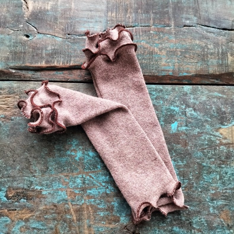 Pulsvarmere i beige med brune syninger