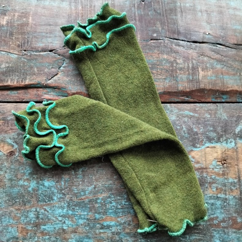 Pulsvarmer i mellemgr�n med turkisgr�nne syninger