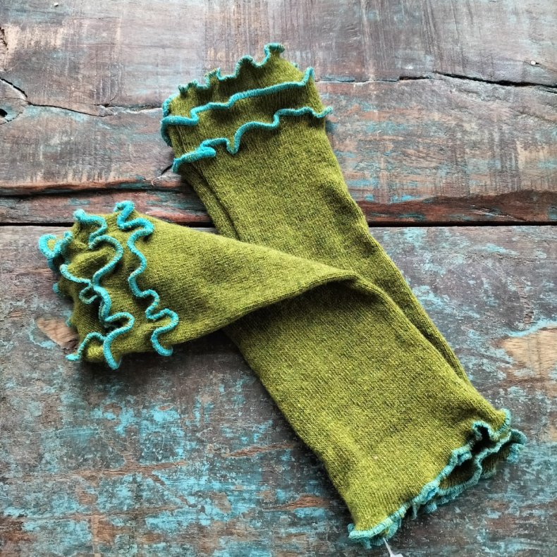 Pulsvarmer i limegr�n med turkisgr�nne syninger