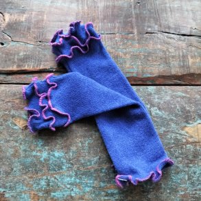 Pulsvarmer i Kobolt bl� med lilla syninger