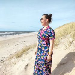 Kimono-kjole med purpusolhat