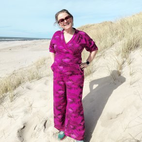 Buksedragt i pink jersey med sl� om effekt