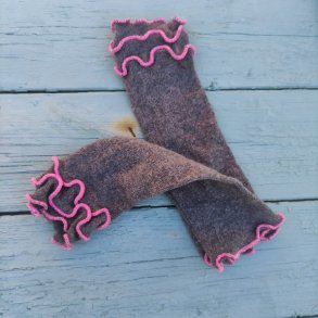 Pulsvarmere i lysegr� med lyser�de syninger