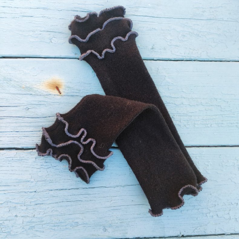 Pulsvarmer i sort med gr� syninger