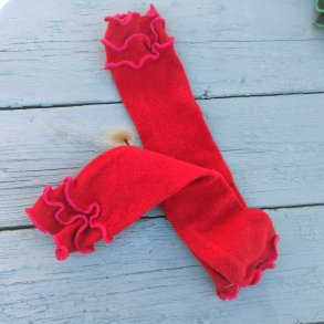 Pulsvarmere i r�d med m�rk pink syninger